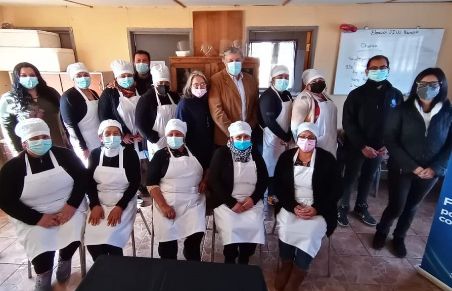 Delegado presidencial visitó a participantes de curso de cocina en sector rural de Catemu