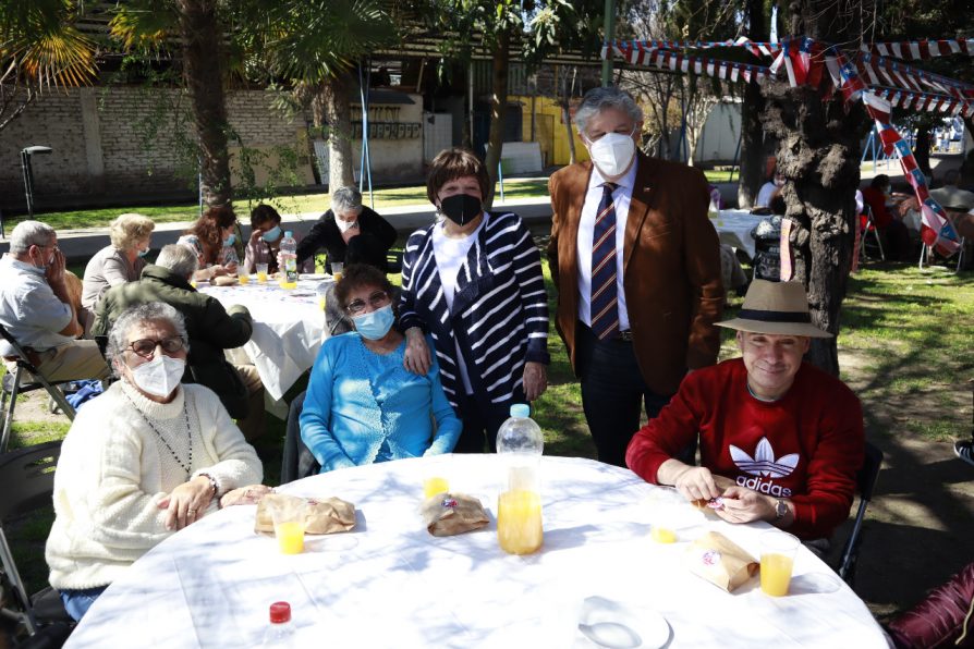 Delegado Boris Luksic participó en encuentro dieciochero con adultos mayores