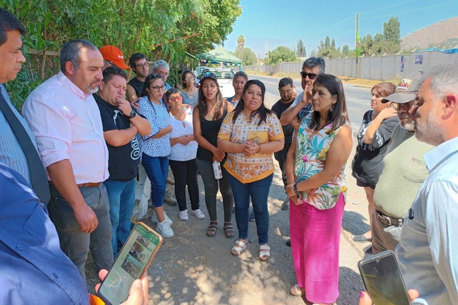 Junto a Seremi MOP Valparaíso y vecinos de Panquehue Delegada Presidencial busca soluciones a problemas viales en ruta CH-60