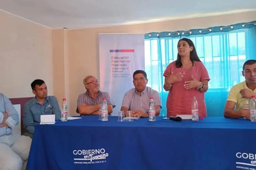 Mejorar la seguridad vial de la Ruta Troncal 601 y un trabajo colaborativo, fueron los compromisos que destacó la Delegada Maricel Martínez, luego de reunirse con vecinos en la sede de la Villa El Bosque de Panquehue