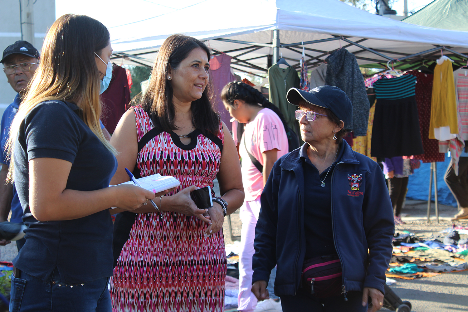 Delegada de San Felipe en terreno constató nuevamente ausencia de cocinerías y el término de venta de cigarrillos de contrabando en la Feria Diego de Almagro